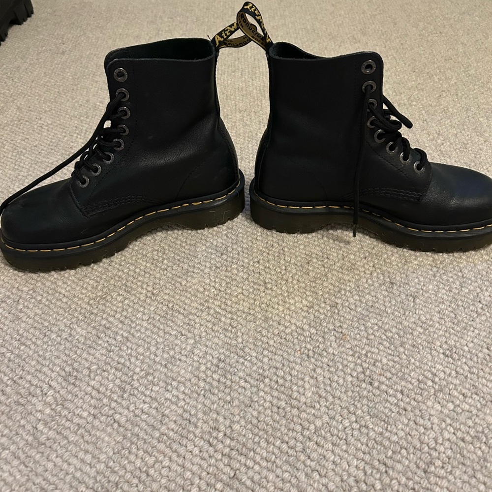 Doc Martens - Picture 3 of 6